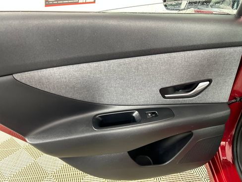 Used 2023 Hyundai Elantra Limited image 17