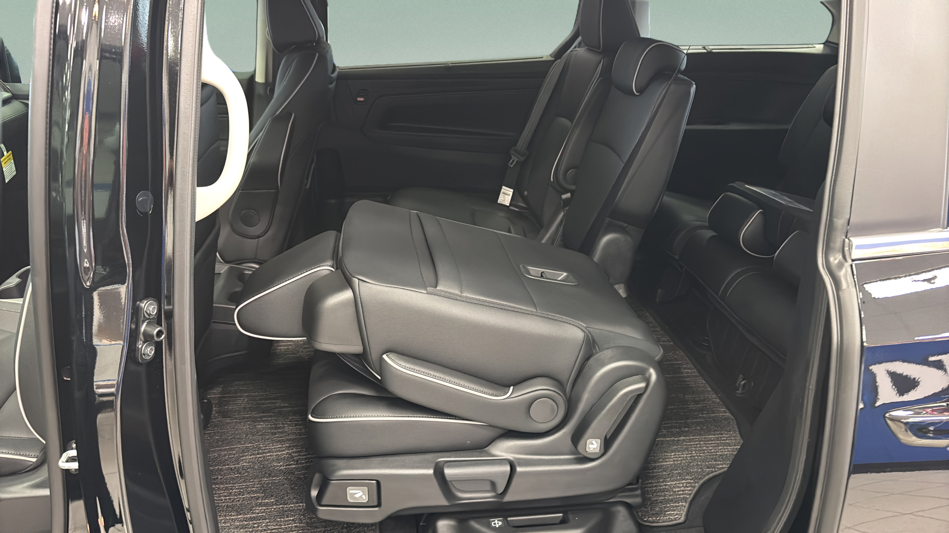 New 2026 Honda Odyssey Touring image 10