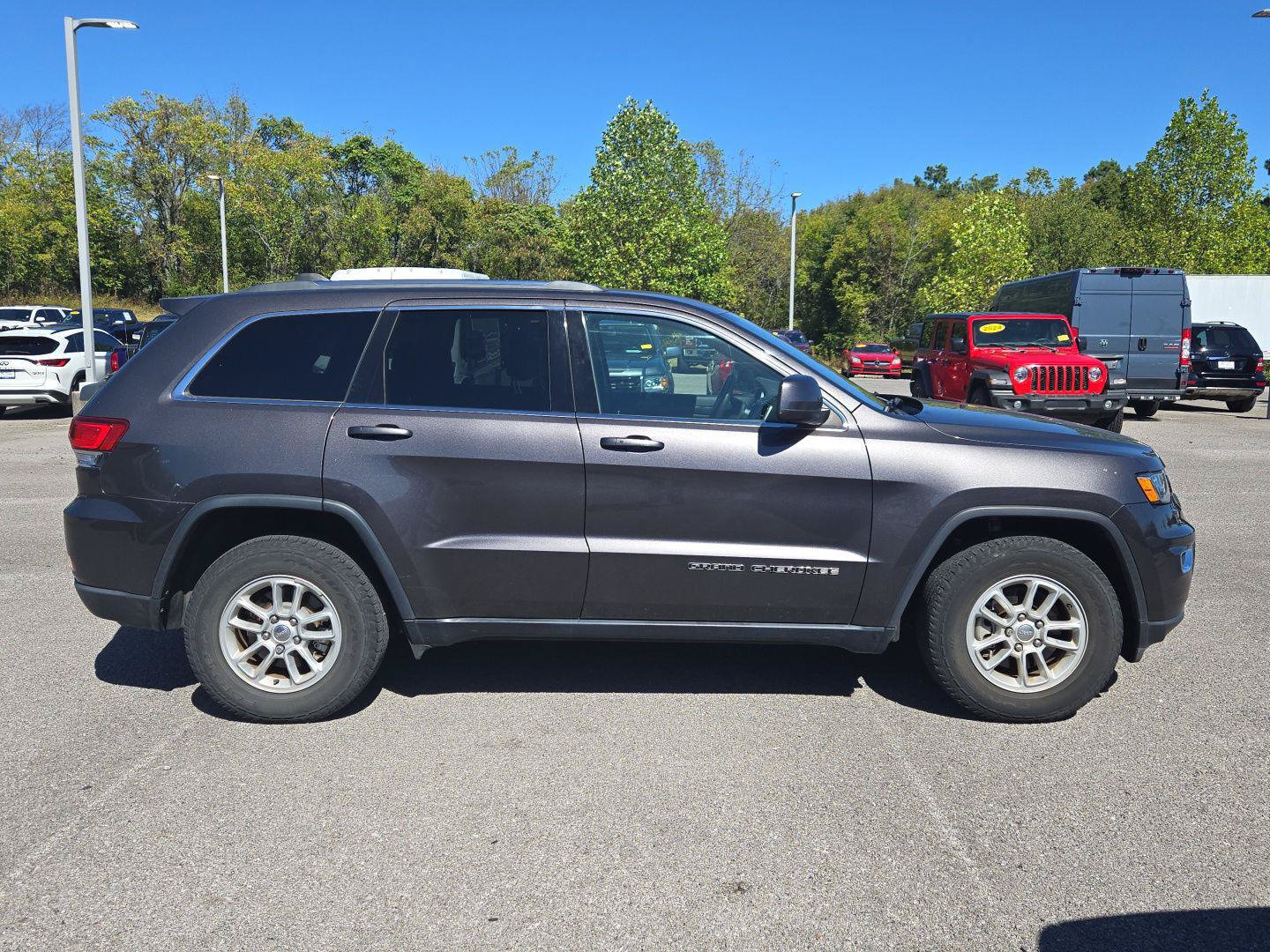 Used 2020 Jeep Grand Cherokee Laredo RWD image 8