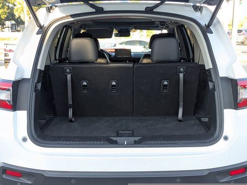 Used 2025 Honda Pilot Touring image 8