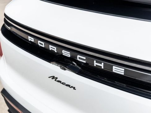 Certified 2025 Porsche Macan Electric RWD image 16