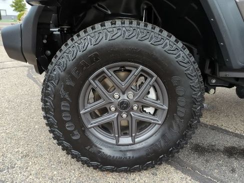 Used 2024 Jeep Wrangler Sport AWD/4WD image 25