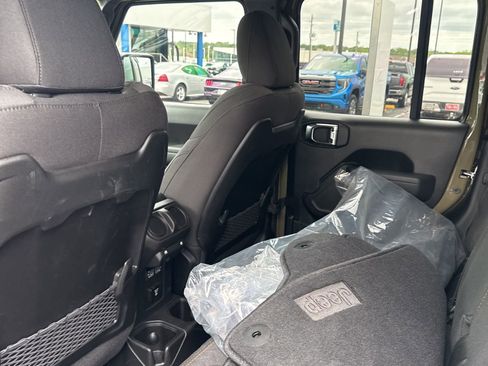 Used 2025 Jeep Gladiator Mojave w/ Safety Group image 6