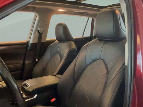 Certified 2024 Toyota Highlander Platinum AWD/4WD image 26