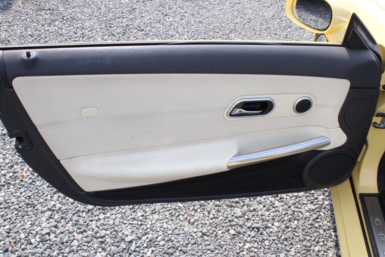 Used 2005 Chrysler Crossfire Limited RWD image 17