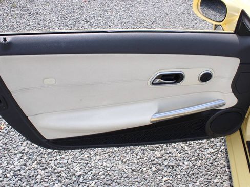 Used 2005 Chrysler Crossfire Limited RWD image 17