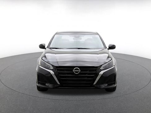 Used 2025 Nissan Altima 2.5 SV FWD image 2