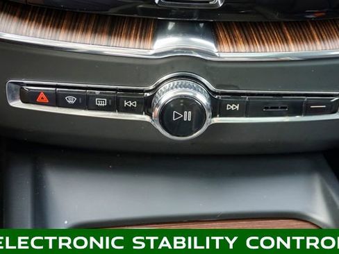 Used 2022 Volvo XC60 B5 Momentum image 20