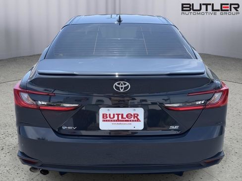 Used 2025 Toyota Camry SE w/ Multimedia Upgrade Package FWD image 4