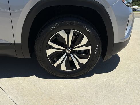 Used 2024 Volkswagen Atlas SE AWD/4WD image 13