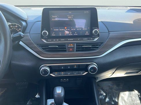 Used 2024 Nissan Altima 2.5 SV FWD image 10
