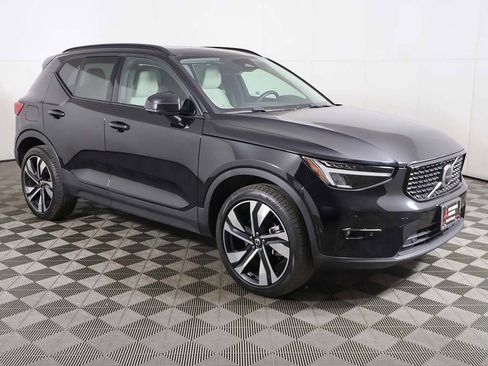 Used 2024 Volvo XC40 B5 Plus w/ Protection Package Premier image 2