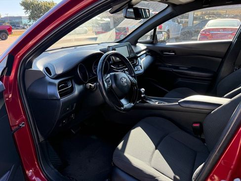 Used 2018 Toyota C-HR XLE FWD image 12