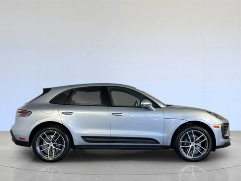 Used 2025 Porsche Macan image 9