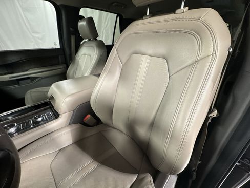 Used 2019 Ford Expedition Max Limited image 17