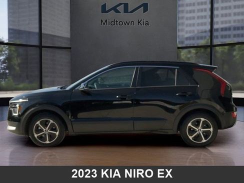 Used 2023 Kia Niro EX image 6