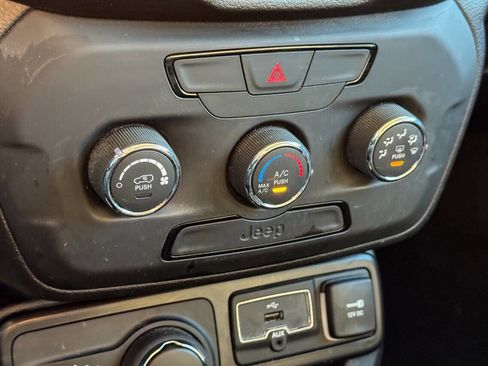 Used 2018 Jeep Renegade Sport w/ Power & Air Group image 25