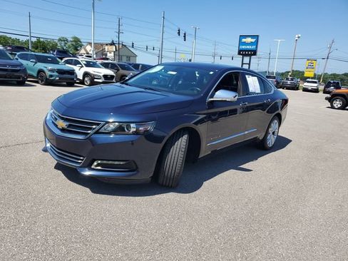 Used 2018 Chevrolet Impala Premier FWD image 2