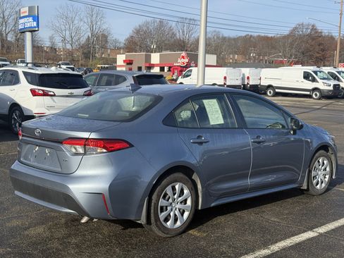 Used 2022 Toyota Corolla LE image 2