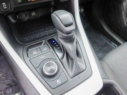 Used 2025 Toyota RAV4 XLE image 20