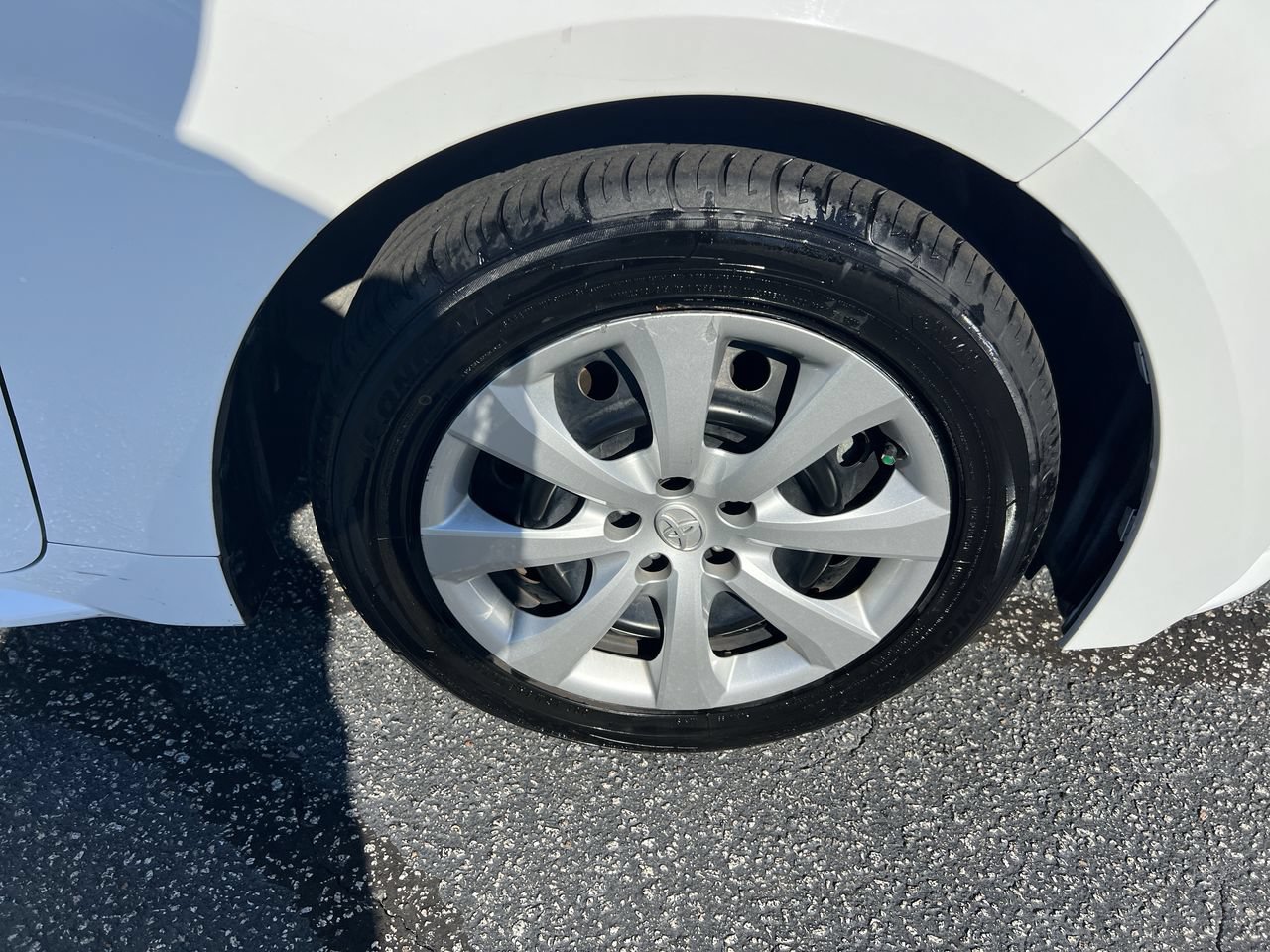 Used 2024 Toyota Corolla LE FWD image 13