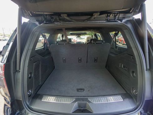 Used 2023 Chevrolet Suburban RST w/ Luxury Package image 37