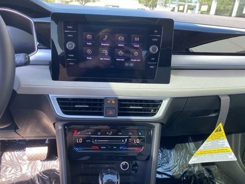 New 2025 Volkswagen Taos SE image 30