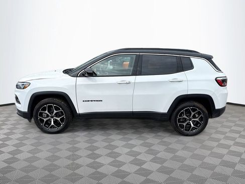 Used 2025 Jeep Compass Limited image 9