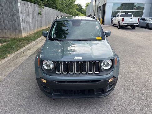 Used 2018 Jeep Renegade Latitude FWD image 8
