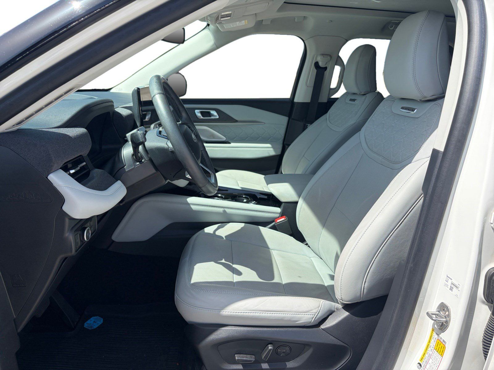 Used 2025 Ford Explorer Platinum w/ LUX Leather Package AWD/4WD image 11