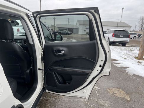 Used 2020 Jeep Compass Latitude image 32