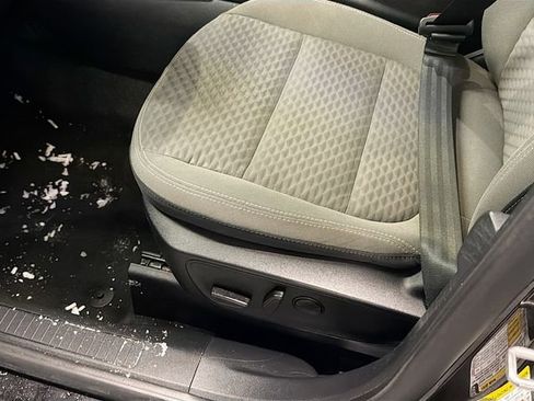 Used 2020 Ford Escape SE image 18