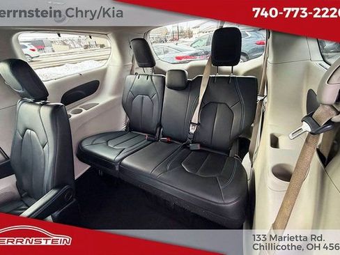 Used 2021 Chrysler Pacifica Touring-L image 23