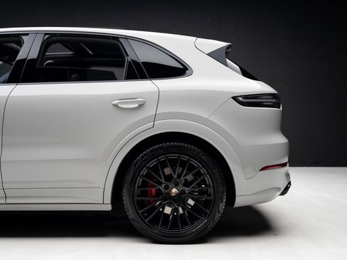 Used 2022 Porsche Cayenne GTS AWD/4WD image 20