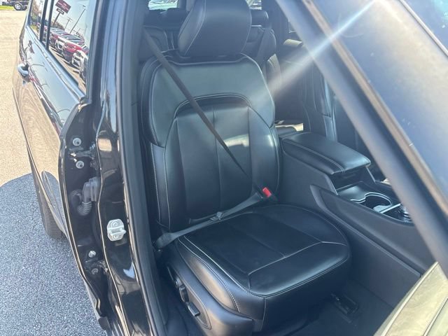 Used 2024 Jeep Grand Cherokee L Limited w/ Black Appearance Package AWD/4WD image 21