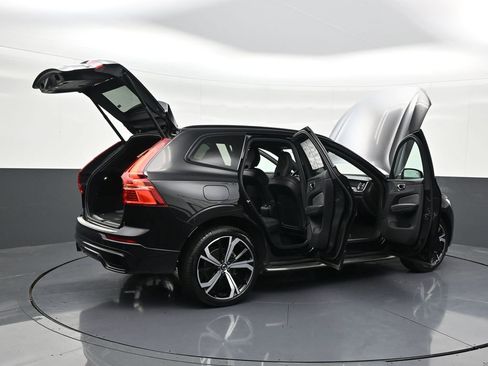 Certified 2022 Volvo XC60 B5 R-Design w/ Advanced Package image 37