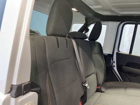 Used 2024 Jeep Wrangler Sahara image 39