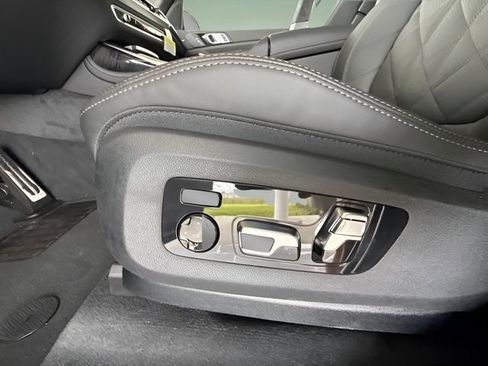Used 2026 BMW X7 xDrive40i w/ M Sport Package image 22