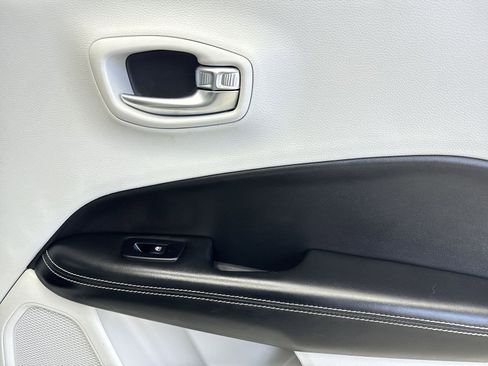 Used 2019 Jeep Compass Latitude w/ Popular Equipment Group image 38