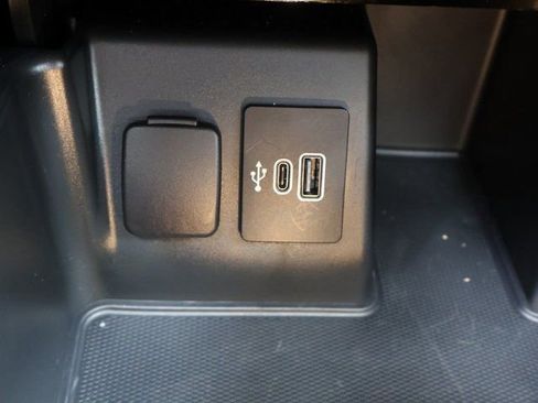 Used 2025 Ford Explorer Platinum w/ LUX Leather Package AWD/4WD image 31