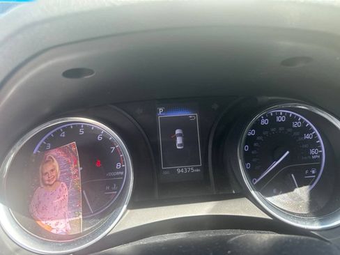 Used 2019 Toyota Camry SE FWD image 5