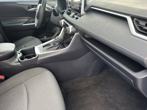 Used 2025 Toyota RAV4 XLE FWD image 18