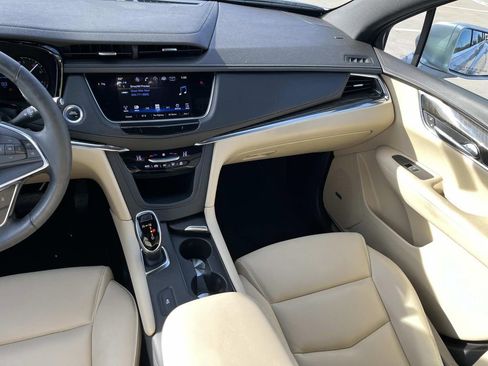 Used 2018 Cadillac XT5 FWD image 15