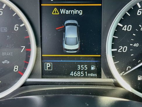 Used 2019 Nissan Sentra SR FWD image 12