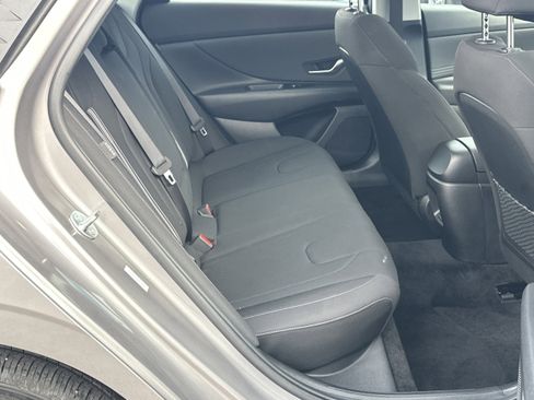 Used 2025 Hyundai Elantra SEL image 15
