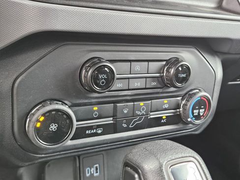 Used 2023 Ford Bronco 4-Door AWD/4WD image 19