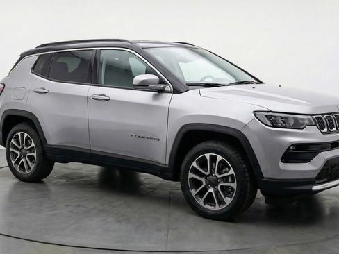 Used 2025 Jeep Compass Trailhawk image 1