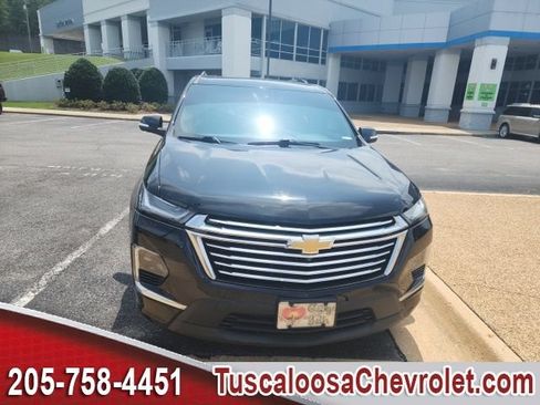 Used 2023 Chevrolet Traverse Premier FWD image 4