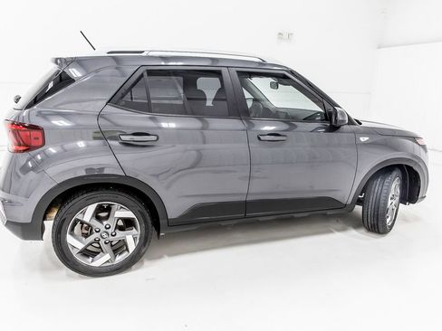 Used 2023 Hyundai Venue SEL FWD image 9