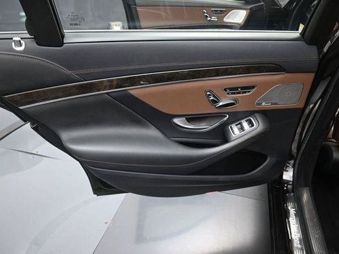 Used 2014 Mercedes-Benz S 550 Sedan image 32